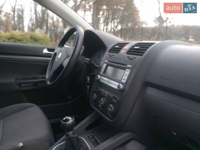 Черный Фольксваген Гольф, объемом двигателя 1.6 л и пробегом 181 тыс. км за 5550 $, фото 1 на Automoto.ua