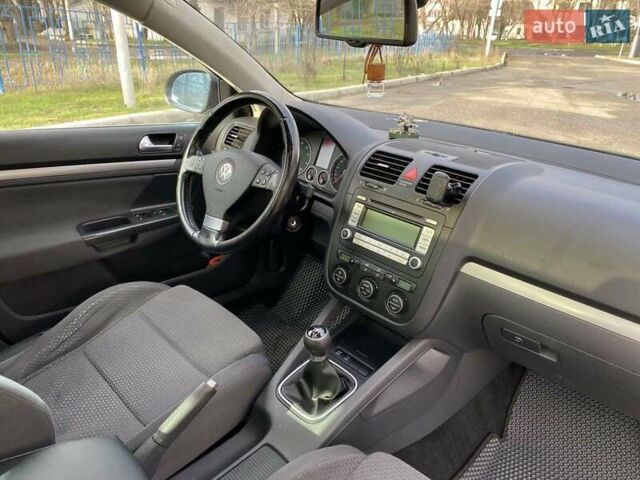 Чорний Фольксваген Гольф, об'ємом двигуна 1.39 л та пробігом 230 тис. км за 6900 $, фото 26 на Automoto.ua