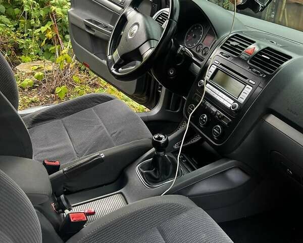 Чорний Фольксваген Гольф, об'ємом двигуна 1.6 л та пробігом 237 тис. км за 6800 $, фото 14 на Automoto.ua