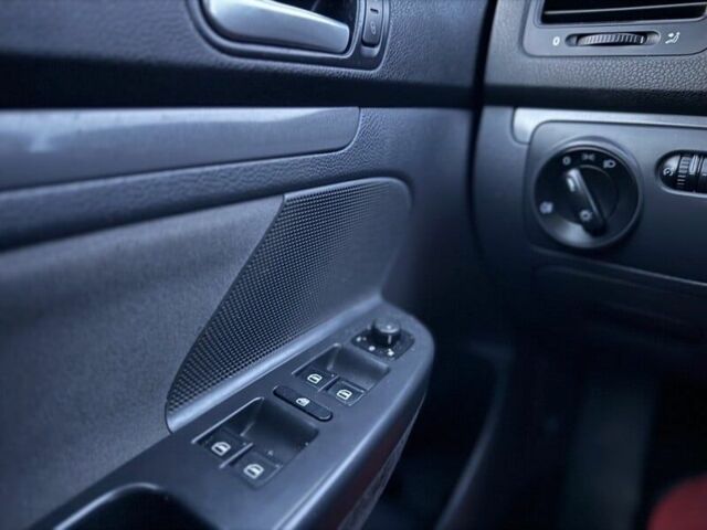 Чорний Фольксваген Гольф, об'ємом двигуна 1.9 л та пробігом 277 тис. км за 2200 $, фото 4 на Automoto.ua