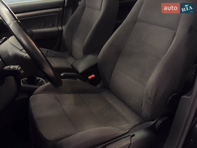 Черный Фольксваген Гольф, объемом двигателя 1.39 л и пробегом 230 тыс. км за 7299 $, фото 15 на Automoto.ua