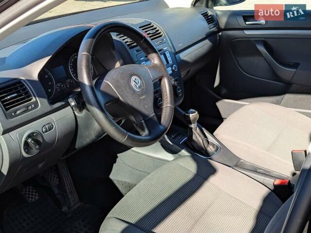 Черный Фольксваген Гольф, объемом двигателя 1.6 л и пробегом 246 тыс. км за 5800 $, фото 6 на Automoto.ua