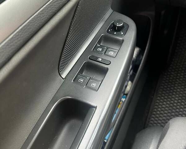 Чорний Фольксваген Гольф, об'ємом двигуна 1.6 л та пробігом 237 тис. км за 6800 $, фото 10 на Automoto.ua