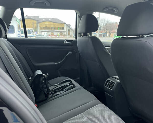 Черный Фольксваген Гольф, объемом двигателя 1.6 л и пробегом 200 тыс. км за 6200 $, фото 11 на Automoto.ua