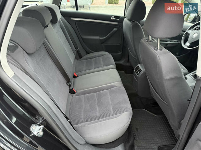 Черный Фольксваген Гольф, объемом двигателя 1.6 л и пробегом 219 тыс. км за 6499 $, фото 39 на Automoto.ua