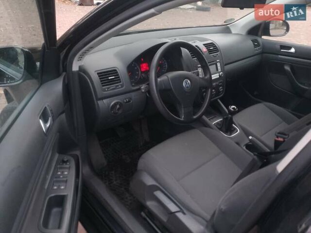 Черный Фольксваген Гольф, объемом двигателя 1.6 л и пробегом 181 тыс. км за 5550 $, фото 25 на Automoto.ua