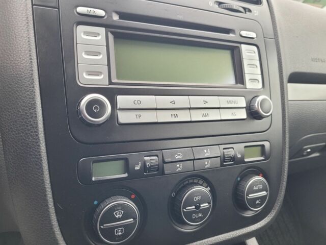 Черный Фольксваген Гольф, объемом двигателя 1.6 л и пробегом 247 тыс. км за 5350 $, фото 7 на Automoto.ua