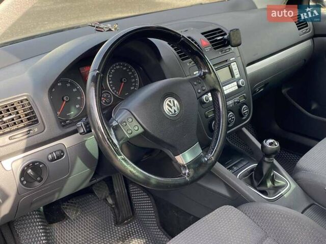 Чорний Фольксваген Гольф, об'ємом двигуна 1.39 л та пробігом 230 тис. км за 6900 $, фото 20 на Automoto.ua