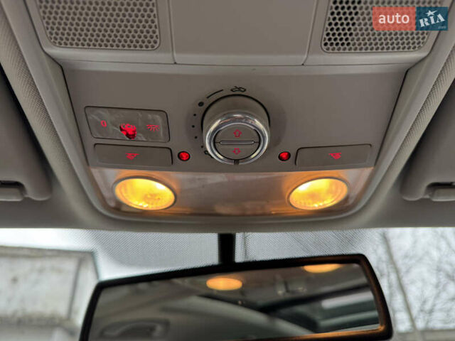 Чорний Фольксваген Гольф, об'ємом двигуна 1.39 л та пробігом 191 тис. км за 5999 $, фото 12 на Automoto.ua