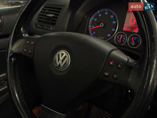 Черный Фольксваген Гольф, объемом двигателя 1.39 л и пробегом 230 тыс. км за 7299 $, фото 25 на Automoto.ua