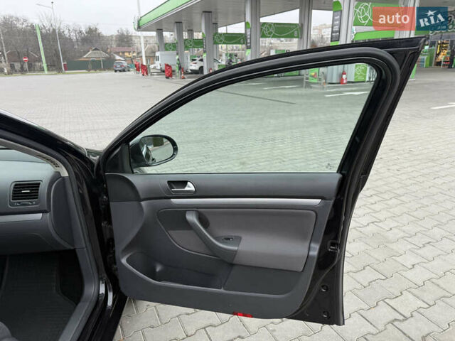 Черный Фольксваген Гольф, объемом двигателя 1.6 л и пробегом 219 тыс. км за 6499 $, фото 36 на Automoto.ua