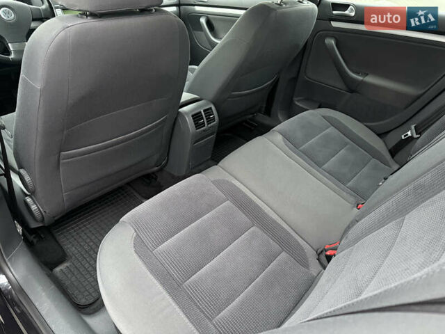 Черный Фольксваген Гольф, объемом двигателя 1.6 л и пробегом 219 тыс. км за 6499 $, фото 45 на Automoto.ua