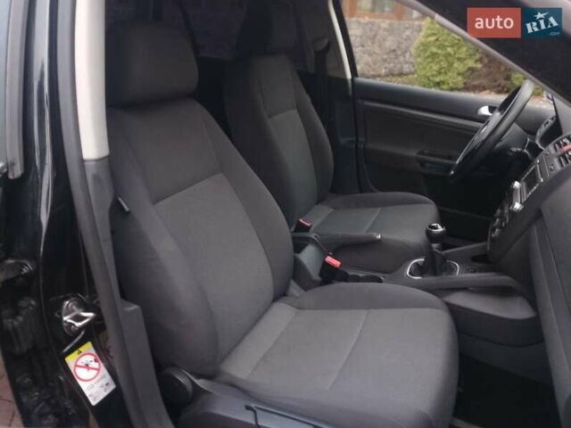 Черный Фольксваген Гольф, объемом двигателя 1.6 л и пробегом 181 тыс. км за 5550 $, фото 32 на Automoto.ua