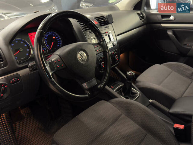 Черный Фольксваген Гольф, объемом двигателя 1.39 л и пробегом 230 тыс. км за 7299 $, фото 14 на Automoto.ua