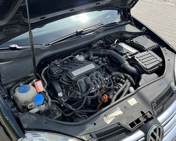 Черный Фольксваген Гольф, объемом двигателя 1.6 л и пробегом 226 тыс. км за 6700 $, фото 6 на Automoto.ua