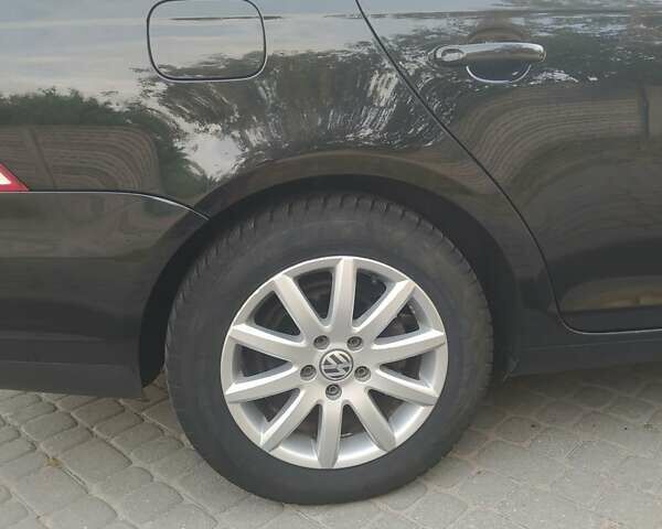 Черный Фольксваген Гольф, объемом двигателя 1.39 л и пробегом 250 тыс. км за 4500 $, фото 1 на Automoto.ua