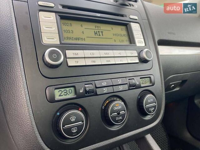 Чорний Фольксваген Гольф, об'ємом двигуна 1.39 л та пробігом 230 тис. км за 6900 $, фото 36 на Automoto.ua