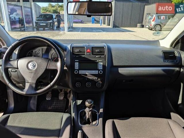 Черный Фольксваген Гольф, объемом двигателя 1.6 л и пробегом 246 тыс. км за 5800 $, фото 15 на Automoto.ua