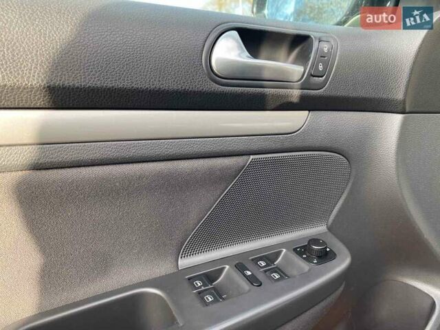 Чорний Фольксваген Гольф, об'ємом двигуна 1.39 л та пробігом 230 тис. км за 6900 $, фото 29 на Automoto.ua