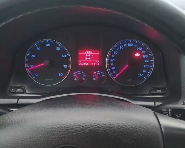 Чорний Фольксваген Гольф, об'ємом двигуна 1.39 л та пробігом 253 тис. км за 3999 $, фото 10 на Automoto.ua