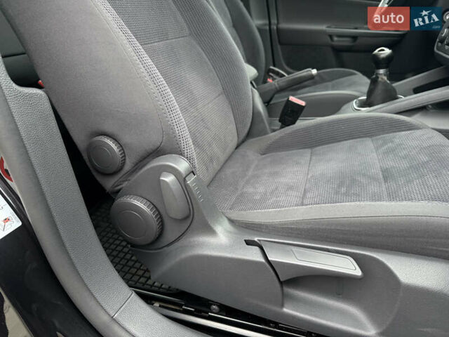 Черный Фольксваген Гольф, объемом двигателя 1.6 л и пробегом 219 тыс. км за 6499 $, фото 35 на Automoto.ua