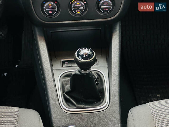 Черный Фольксваген Гольф, объемом двигателя 1.6 л и пробегом 247 тыс. км за 5900 $, фото 23 на Automoto.ua