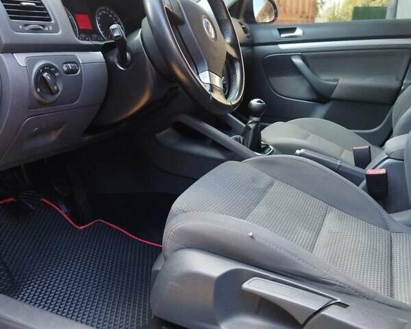 Черный Фольксваген Гольф, объемом двигателя 1.39 л и пробегом 241 тыс. км за 5300 $, фото 11 на Automoto.ua