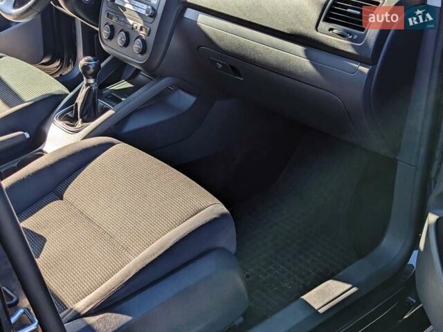 Черный Фольксваген Гольф, объемом двигателя 1.6 л и пробегом 246 тыс. км за 5800 $, фото 12 на Automoto.ua