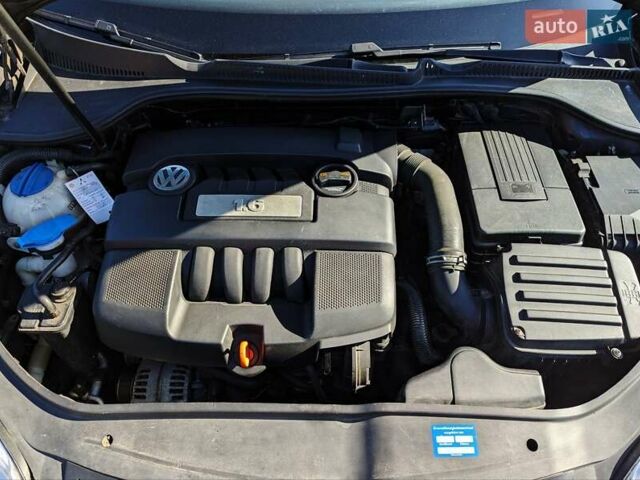 Черный Фольксваген Гольф, объемом двигателя 1.6 л и пробегом 246 тыс. км за 5800 $, фото 17 на Automoto.ua