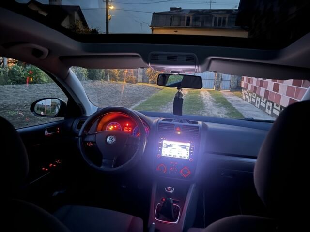 Черный Фольксваген Гольф, объемом двигателя 1.6 л и пробегом 250 тыс. км за 5600 $, фото 5 на Automoto.ua