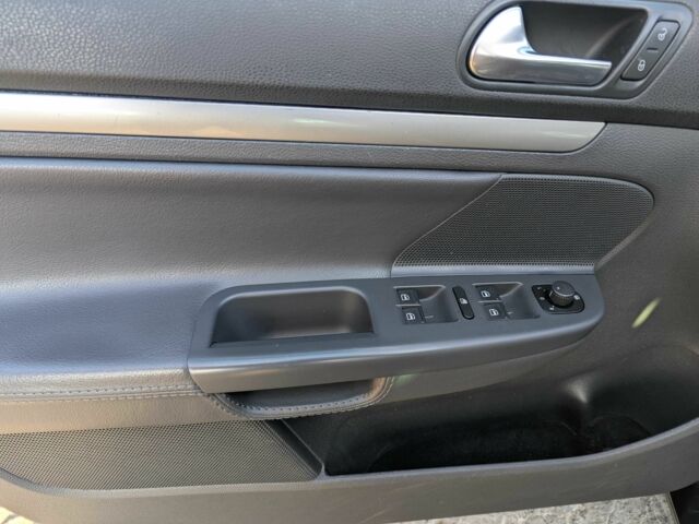 Черный Фольксваген Гольф, объемом двигателя 2 л и пробегом 251 тыс. км за 2999 $, фото 17 на Automoto.ua