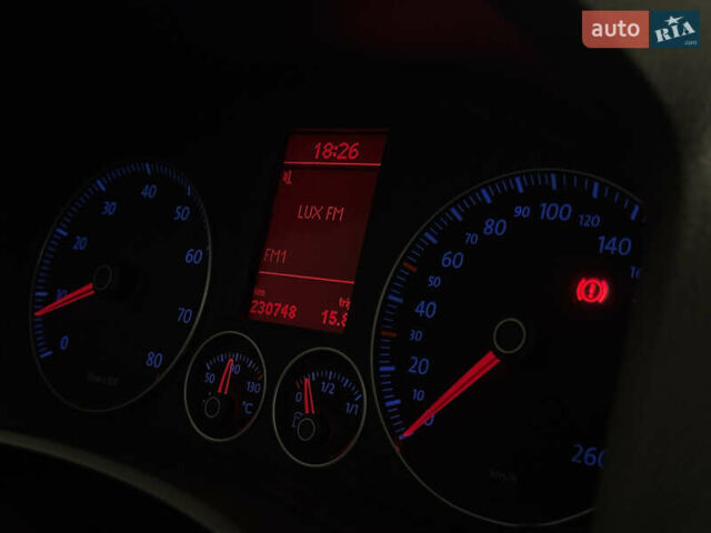 Черный Фольксваген Гольф, объемом двигателя 1.39 л и пробегом 230 тыс. км за 7299 $, фото 24 на Automoto.ua