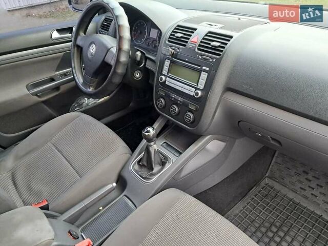 Черный Фольксваген Гольф, объемом двигателя 1.6 л и пробегом 247 тыс. км за 5500 $, фото 5 на Automoto.ua