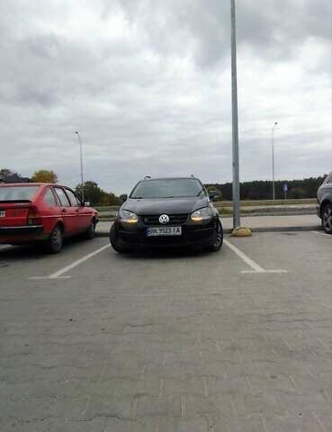 Черный Фольксваген Гольф, объемом двигателя 1.39 л и пробегом 241 тыс. км за 5300 $, фото 1 на Automoto.ua