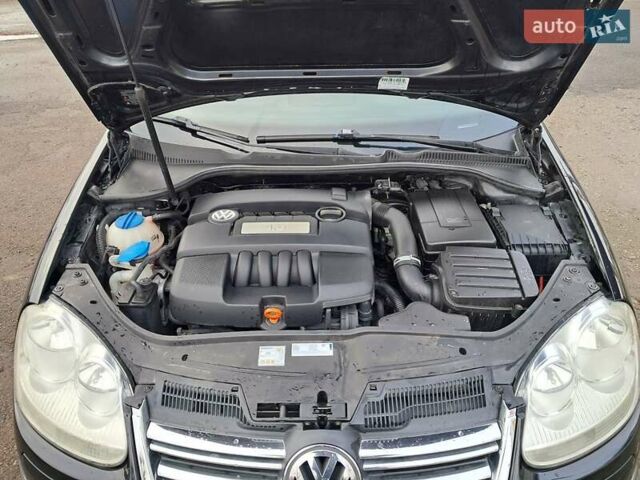 Черный Фольксваген Гольф, объемом двигателя 1.6 л и пробегом 247 тыс. км за 5500 $, фото 1 на Automoto.ua