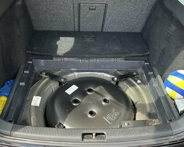 Черный Фольксваген Гольф, объемом двигателя 1.6 л и пробегом 226 тыс. км за 6700 $, фото 7 на Automoto.ua