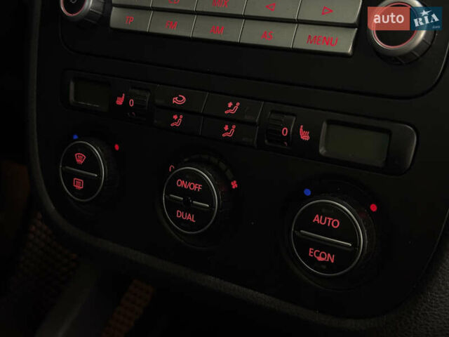 Черный Фольксваген Гольф, объемом двигателя 1.39 л и пробегом 230 тыс. км за 7299 $, фото 26 на Automoto.ua