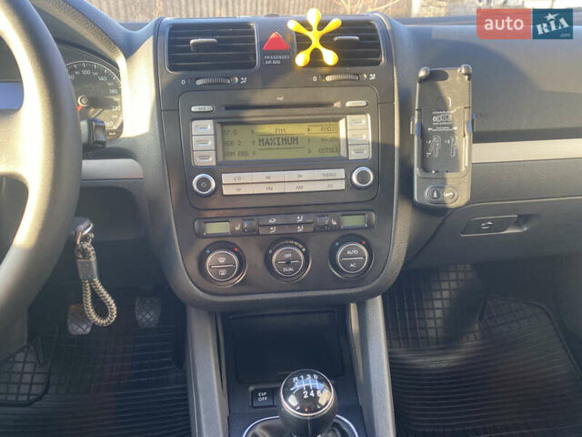 Черный Фольксваген Гольф, объемом двигателя 1.4 л и пробегом 265 тыс. км за 6200 $, фото 8 на Automoto.ua