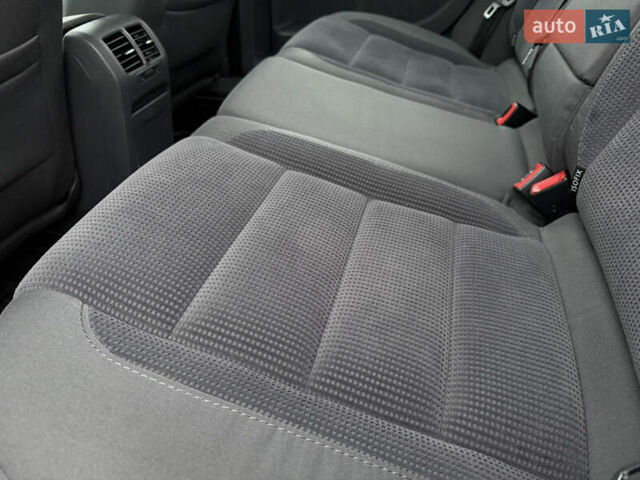 Черный Фольксваген Гольф, объемом двигателя 1.6 л и пробегом 219 тыс. км за 6499 $, фото 46 на Automoto.ua