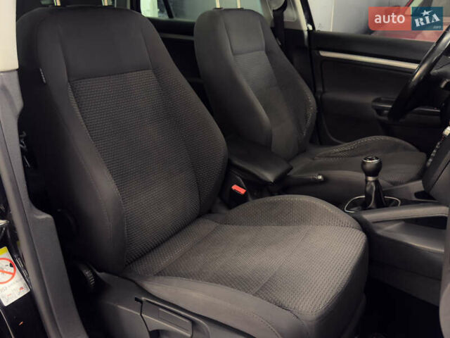 Черный Фольксваген Гольф, объемом двигателя 1.39 л и пробегом 230 тыс. км за 7299 $, фото 16 на Automoto.ua