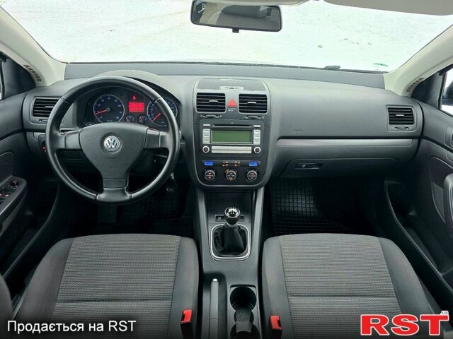 Черный Фольксваген Гольф, объемом двигателя 1.6 л и пробегом 18400 тыс. км за 5999 $, фото 9 на Automoto.ua