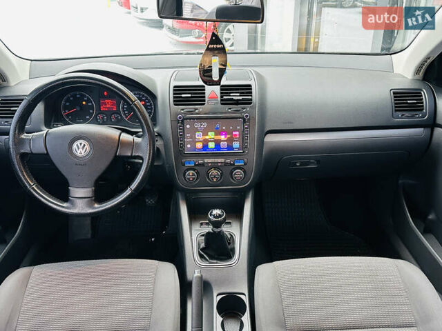 Черный Фольксваген Гольф, объемом двигателя 1.6 л и пробегом 247 тыс. км за 5900 $, фото 17 на Automoto.ua