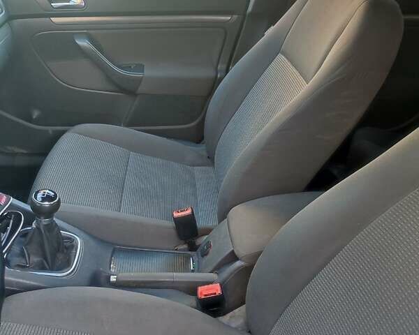 Черный Фольксваген Гольф, объемом двигателя 1.6 л и пробегом 240 тыс. км за 5700 $, фото 21 на Automoto.ua