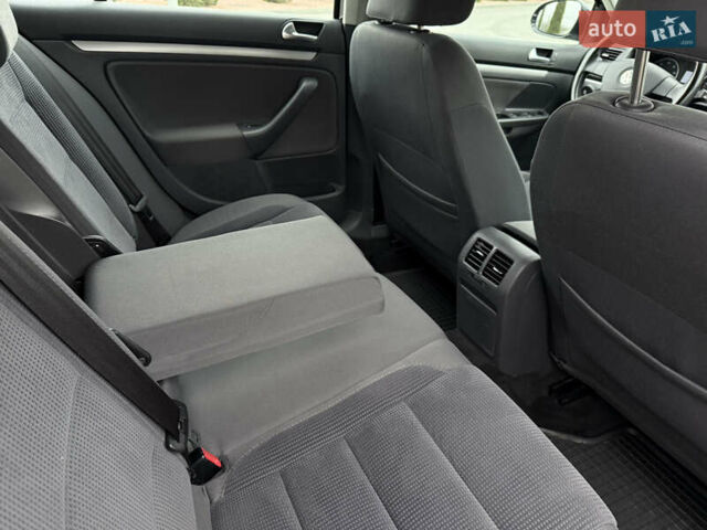 Черный Фольксваген Гольф, объемом двигателя 1.6 л и пробегом 219 тыс. км за 6499 $, фото 41 на Automoto.ua