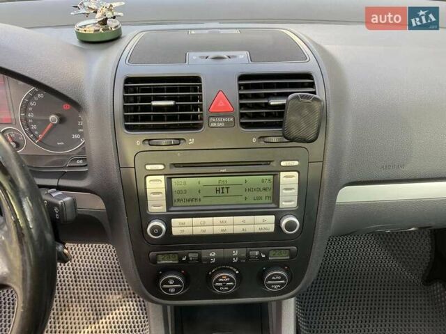 Чорний Фольксваген Гольф, об'ємом двигуна 1.39 л та пробігом 230 тис. км за 6900 $, фото 33 на Automoto.ua