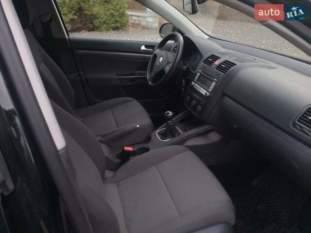 Черный Фольксваген Гольф, объемом двигателя 1.6 л и пробегом 181 тыс. км за 5550 $, фото 31 на Automoto.ua