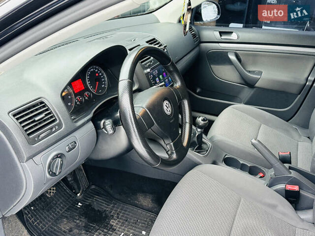 Черный Фольксваген Гольф, объемом двигателя 1.6 л и пробегом 247 тыс. км за 5900 $, фото 14 на Automoto.ua