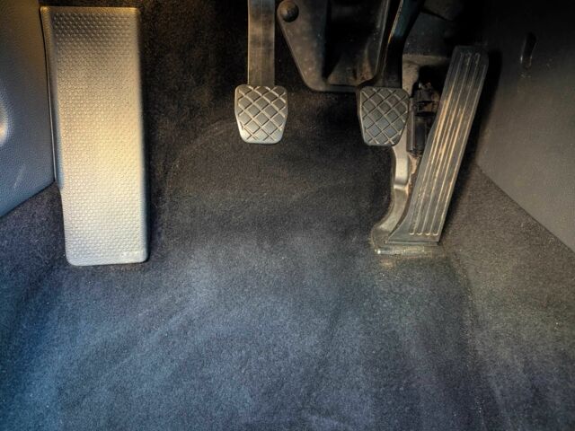 Черный Фольксваген Гольф, объемом двигателя 2 л и пробегом 251 тыс. км за 2999 $, фото 14 на Automoto.ua