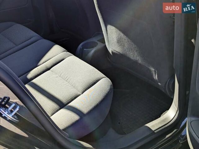 Черный Фольксваген Гольф, объемом двигателя 1.6 л и пробегом 246 тыс. км за 5800 $, фото 10 на Automoto.ua