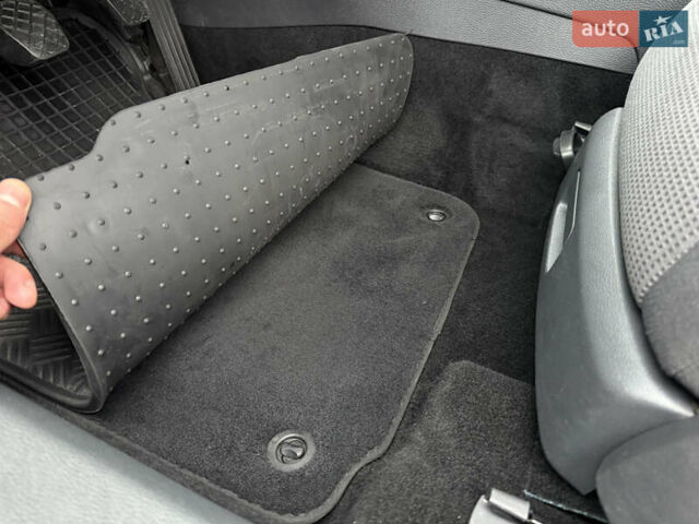 Черный Фольксваген Гольф, объемом двигателя 1.6 л и пробегом 219 тыс. км за 6499 $, фото 27 на Automoto.ua